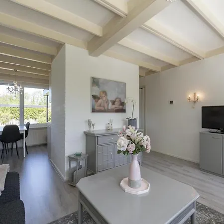 Дом отдыха Welcoming With Garden