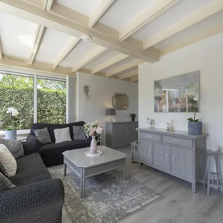 Дом отдыха Welcoming With Garden