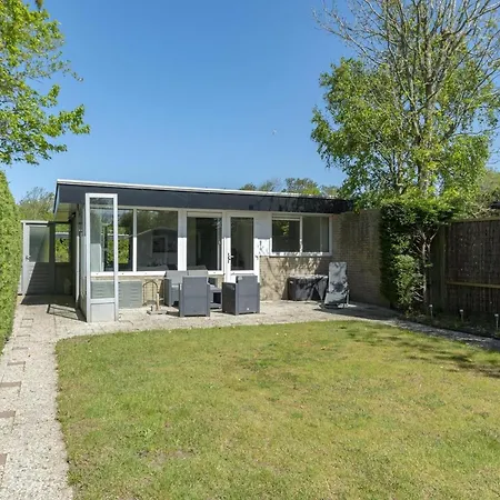 Дом отдыха Welcoming With Garden Sint Maartensvlotbrug