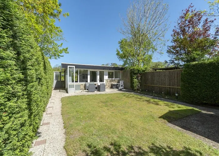 Welcoming With Garden * Sint Maartensvlotbrug