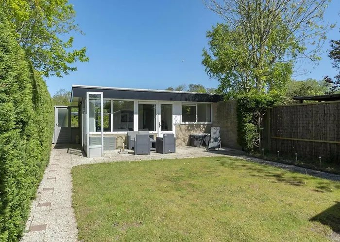 Casa vacanze Welcoming With Garden Sint Maartensvlotbrug