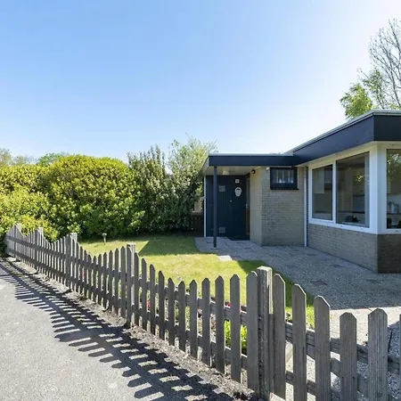 Welcoming With Garden Prázdninový dům Sint Maartensvlotbrug