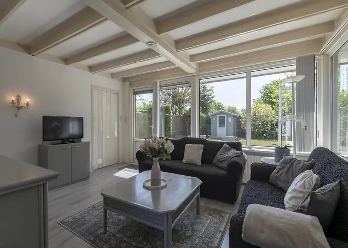 Welcoming With Garden * Sint Maartensvlotbrug