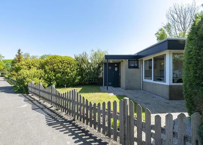 Welcoming With Garden Prázdninový dům Sint Maartensvlotbrug