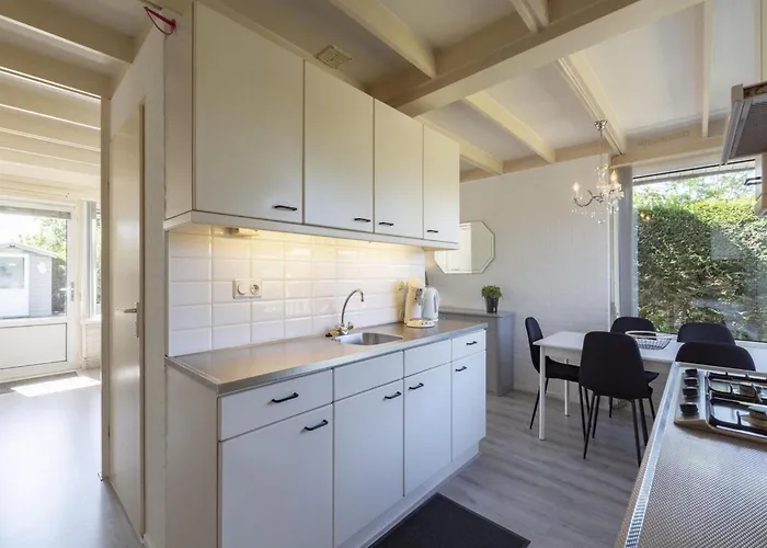 Welcoming With Garden * Sint Maartensvlotbrug